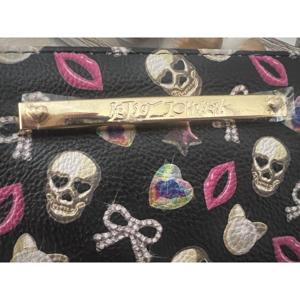Betsey Johnson Skull Print Zip Wallet Wristlet Black Pink Hearts Bows - Picture 3 of 11
